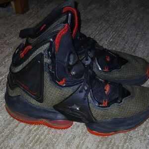 Nike Lebron James XIX 19 Bred Black University Red Shoes Youth CZ0203-001 Sz:6Y